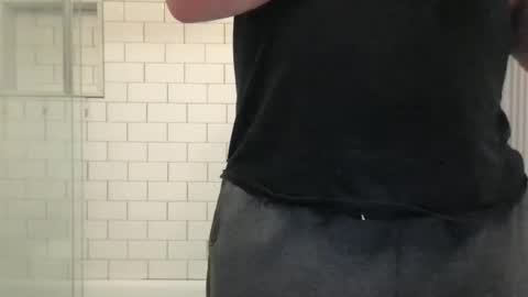 Snapshot of milkitdaddy chatting on March 2025 01:27:01 AM milkitdaddy online show from March 2025 01:27:01 AM