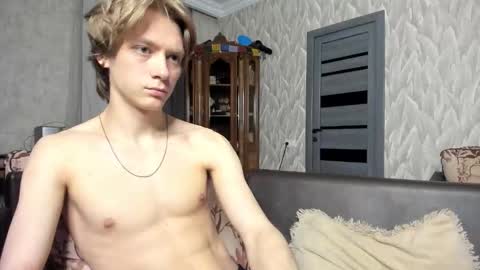 Snapshot of milkiwy chatting on May 2026 09:33:01 PM Isaac online show from May 2026 09:33:01 PM