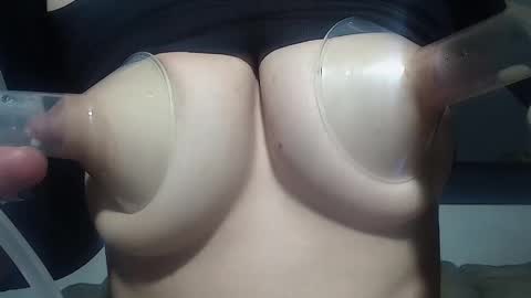 Snapshot of milkycandycce chatting on January 2025 10:01:01 PM C online show from January 2025 10:01:01 PM