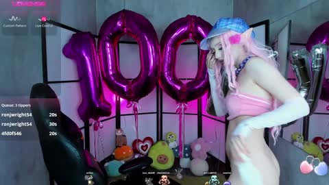 Snapshot of milkycute chatting on January 2025 01:03:01 AM milky cute online show from January 2025 01:03:01 AM