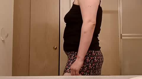 milkymomasquirtsalot online show from June 2026 05:01:02 AM