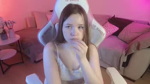 Snapshot of milkyshowproject chatting on November 2025 04:40:01 PM Ula online show from November 2025 04:40:01 PM