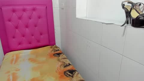 milkyway_18 online show from September 2025 02:33:02 PM