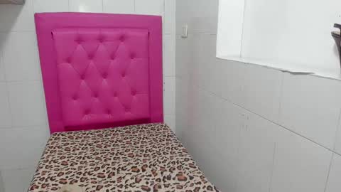 milkyway_18 online show from September 2025 02:00:02 PM