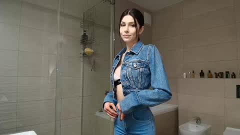 Snapshot of milla_bella chatting on January 2026 06:46:02 PM milla bella online show from January 2026 06:46:02 PM