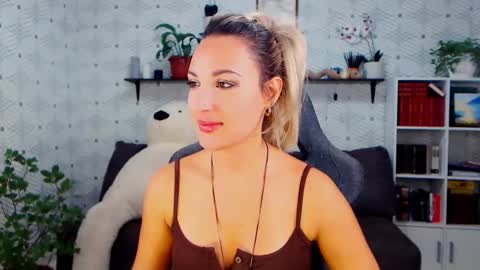 MillaXQueen online show from October 2025 04:25:02 PM