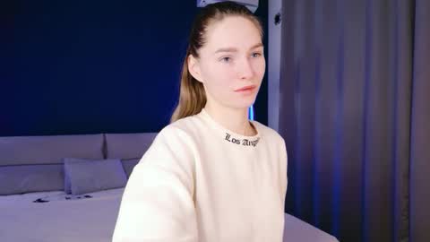 Mila online show from November 2025 07:58:01 AM