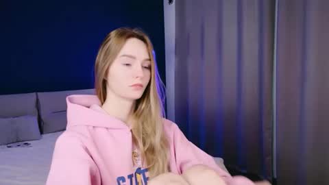 Mila online show from November 2025 07:08:01 AM