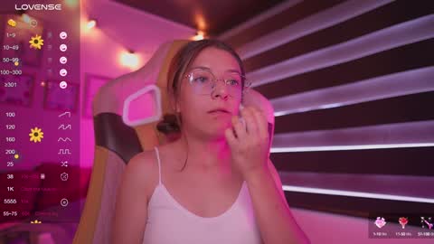 Snapshot of milly_kenner chatting on December 2024 07:34:02 PM MILLY online show from December 2024 07:34:02 PM