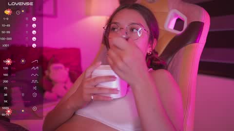 Snapshot of milly_kenner chatting on December 2024 10:41:01 PM MILLY online show from December 2024 10:41:01 PM