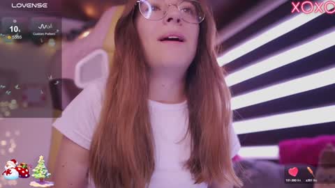 Snapshot of milly_kenner chatting on December 2024 04:43:01 PM MILLY online show from December 2024 04:43:01 PM