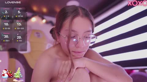 Snapshot of milly_kenner chatting on December 2024 05:34:01 PM MILLY online show from December 2024 05:34:01 PM