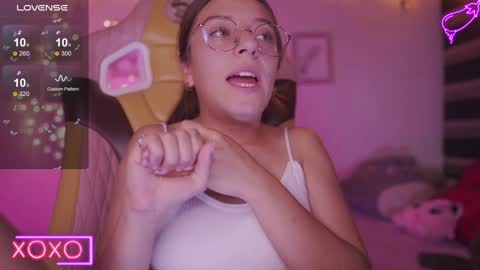 Snapshot of milly_kenner chatting on January 2025 11:18:01 PM MILLY online show from January 2025 11:18:01 PM