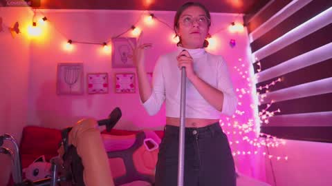 Snapshot of milly_kenner chatting on January 2025 06:57:01 PM MILLY online show from January 2025 06:57:01 PM