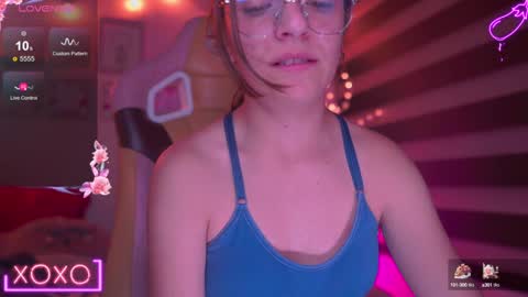 Snapshot of milly_kenner chatting on January 2025 01:05:02 AM MILLY online show from January 2025 01:05:02 AM