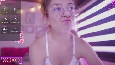 Snapshot of milly_kenner chatting on February 2025 08:35:02 PM MILLY online show from February 2025 08:35:02 PM