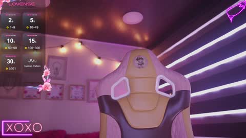 Snapshot of milly_kenner chatting on February 2025 07:00:01 PM MILLY online show from February 2025 07:00:01 PM