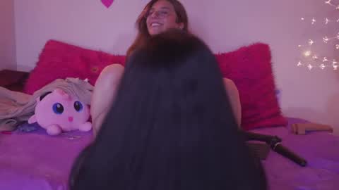 Snapshot of milly_kenner chatting on February 2025 12:19:02 AM MILLY online show from February 2025 12:19:02 AM