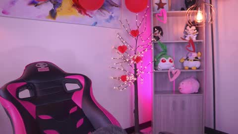 Snapshot of milly_kenner chatting on February 2025 07:10:01 PM MILLY online show from February 2025 07:10:01 PM