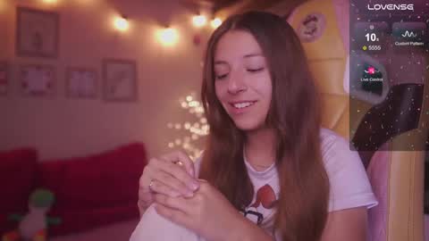 Snapshot of milly_kenner chatting on February 2025 08:07:02 PM MILLY online show from February 2025 08:07:02 PM