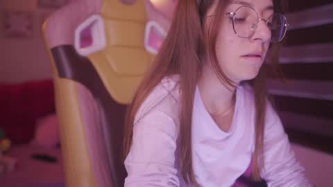 Snapshot of milly_kenner chatting on March 2025 08:21:02 PM MILLY online show from March 2025 08:21:02 PM