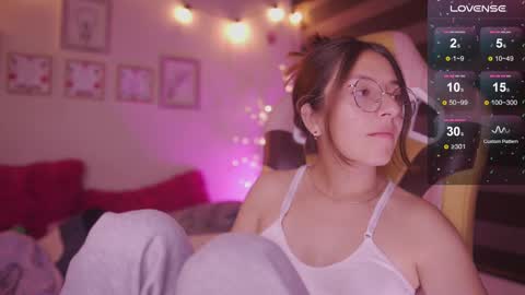 Snapshot of milly_kenner chatting on March 2025 11:35:02 PM MILLY online show from March 2025 11:35:02 PM