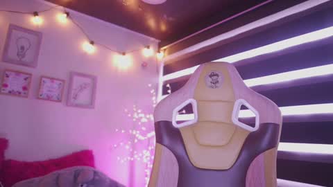 Snapshot of milly_kenner chatting on March 2025 07:27:02 PM MILLY online show from March 2025 07:27:02 PM