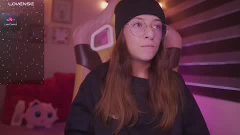 Snapshot of milly_kenner chatting on March 2025 07:05:02 PM MILLY online show from March 2025 07:05:02 PM