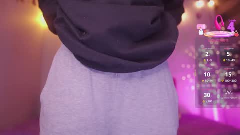 Snapshot of milly_kenner chatting on March 2025 01:17:02 AM MILLY online show from March 2025 01:17:02 AM