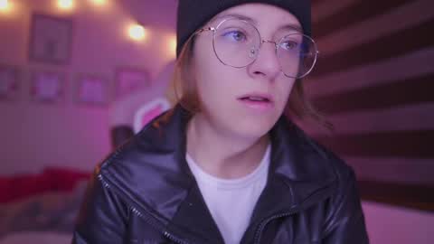 Snapshot of milly_kenner chatting on March 2025 11:36:02 AM MILLY online show from March 2025 11:36:02 AM