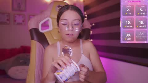 Snapshot of milly_kenner chatting on March 2025 11:06:01 PM MILLY online show from March 2025 11:06:01 PM