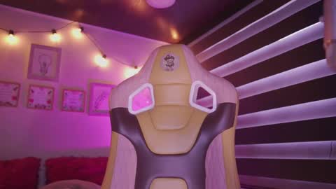 Snapshot of milly_kenner chatting on September 2025 06:40:01 PM MILLY online show from September 2025 06:40:01 PM