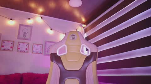 Snapshot of milly_kenner chatting on September 2025 06:12:02 PM MILLY online show from September 2025 06:12:02 PM