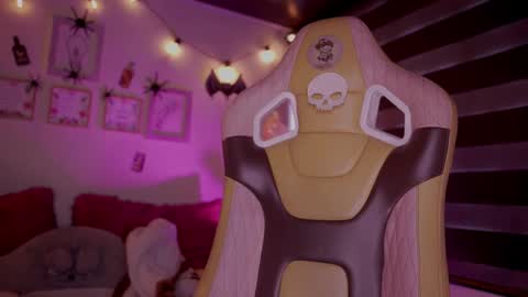 Snapshot of milly_kenner chatting on October 2025 04:13:02 PM MILLY online show from October 2025 04:13:02 PM