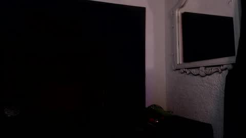 Milu Wallace  online show from January 2026 07:39:01 PM