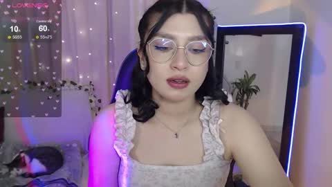 Mily online show from November 2025 06:43:01 PM