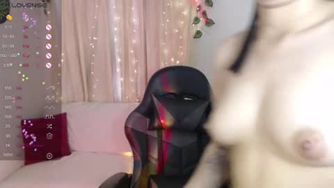 Snapshot of mily_thomson_b chatting on May 2026 10:04:01 PM Mily online show from May 2026 10:04:01 PM