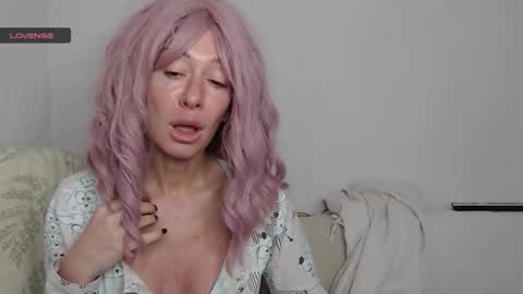 mimi_la online show from October 2025 08:25:01 AM