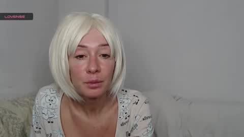 mimi_la online show from October 2025 10:27:02 AM