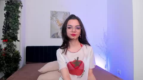 Snapshot of mimi_petitte chatting on May 2026 02:44:02 PM Mimi online show from May 2026 02:44:02 PM
