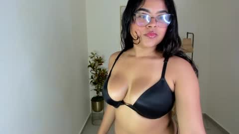 Snapshot of mindy_claker chatting on May 2026 12:32:01 PM Mindy online show from May 2026 12:32:01 PM