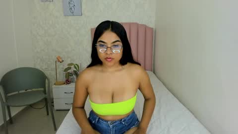 Snapshot of mindy_claker chatting on May 2026 12:24:02 PM Mindy online show from May 2026 12:24:02 PM