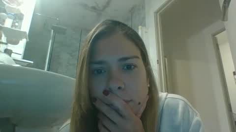 Anna online show from November 2025 07:03:01 PM