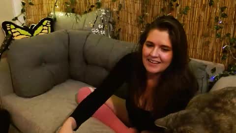 Mindy online show from December 2025 06:57:02 PM