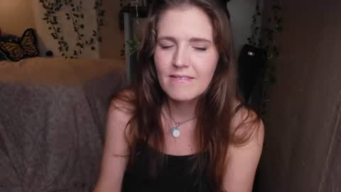 Snapshot of mindymounds chatting on July 2026 12:01:01 PM Mindy online show from July 2026 12:01:01 PM