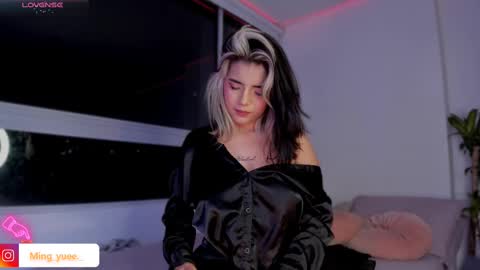 Snapshot of ming_yue_ chatting on February 2025 06:02:01 AM My name is Fer Nice to meet you  give it a thumbs up please its important online show from February 2025 06:02:01 AM
