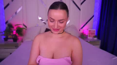 minifox_ online show from November 2025 08:33:02 AM