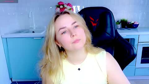 Snapshot of mira_mermayd chatting on May 2026 01:33:01 AM Mira online show from May 2026 01:33:01 AM