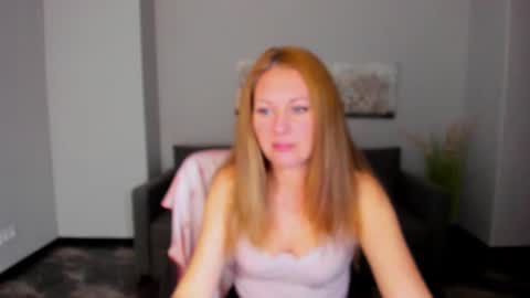 Snapshot of mira_whites chatting on February 2025 06:45:02 AM Mira online show from February 2025 06:45:02 AM