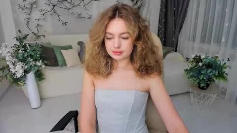 Emma online show from October 2025 07:23:01 PM